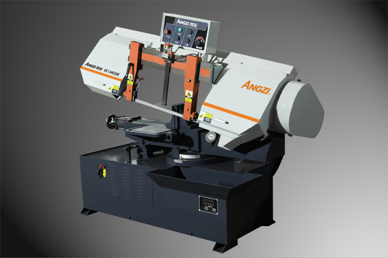 如何調節帶鋸床中的鋸條？